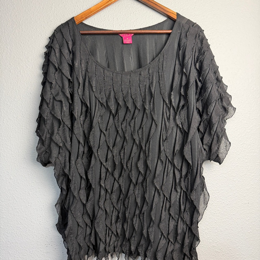 Sunny Leigh Woman 3X Black Textured Ruffle Short Sleeve Top Flapper Retro Gothic